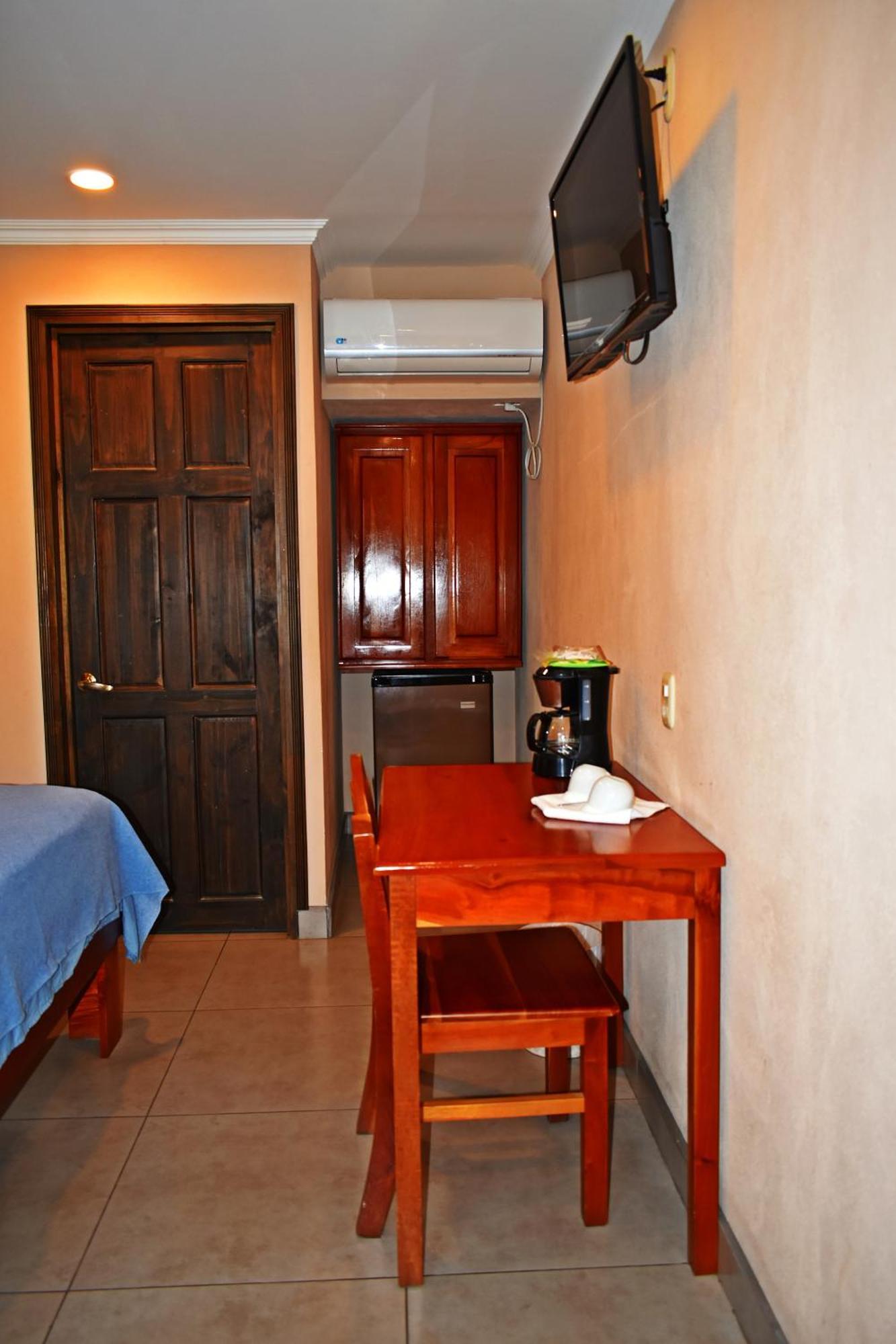 Hotel Cabinas Midey Puntarenas Exteriör bild
