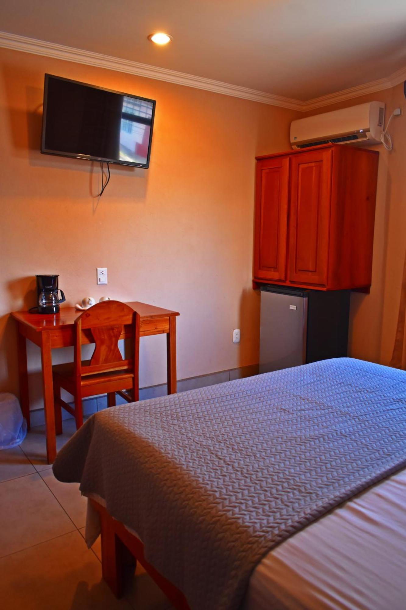 Hotel Cabinas Midey Puntarenas Exteriör bild